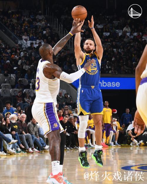 詹姆斯31+10库里38分里夫斯绝杀 湖人险胜勇士